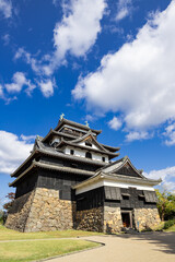 Fototapeta premium 晴天の国宝松江城天守閣 島根県松江市