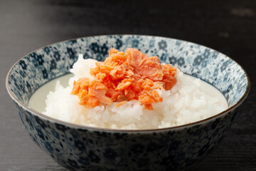 鮭フレークとご飯