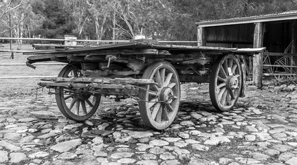 Obraz na płótnie Canvas hay cart, dray, vintage wagon, wagon, barn, bungaree, clare, warooka