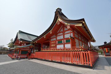 Fototapeta premium 伏見稲荷大社 本殿と内拝殿 京都市伏見区