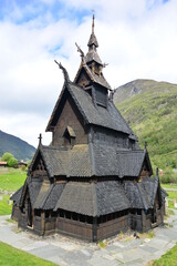 Fototapeta na wymiar schwarze Stabkirche Borgund Holzkirche in Norwegen, Borgund stavkirke