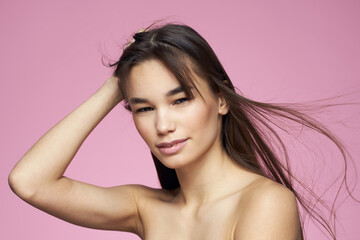 Fototapeta premium Pretty brunette naked shoulders clear skin pink background