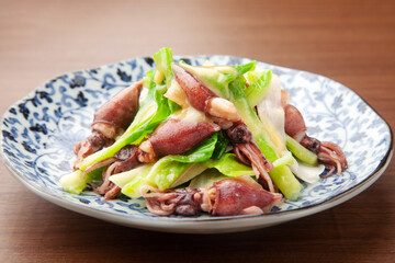 ホタルイカとうるいの辛子酢味噌和え