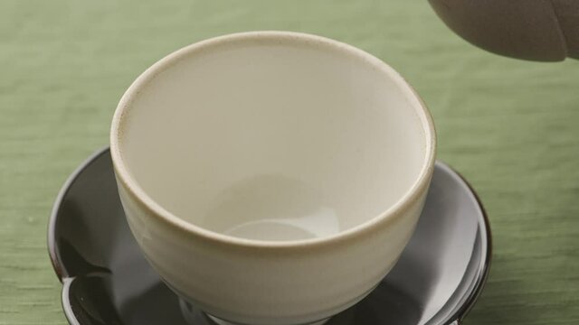 温かい緑茶
