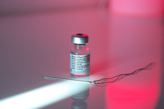 Impfdose Vaccine mit N&auml;hnadel