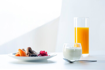 ヨーグルトとドライフルーツ