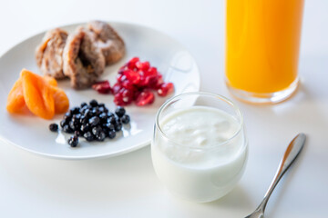 ヨーグルトとドライフルーツ