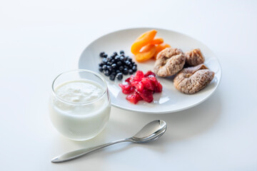 ヨーグルトとドライフルーツ