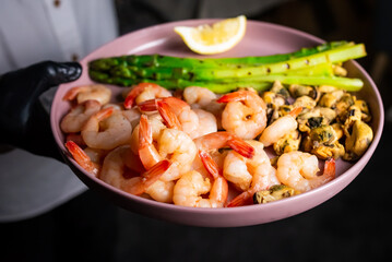 shrimps and mussels with asparagus