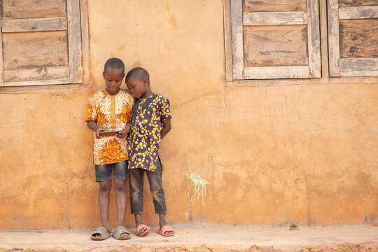 african kids use a mobile phone
