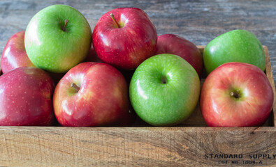 green and red apples box