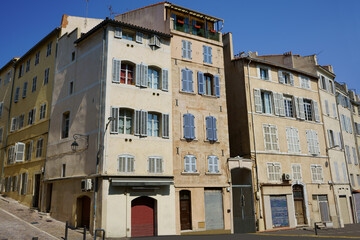 Fototapeta na wymiar Old Provence style buildings in Marseille, France
