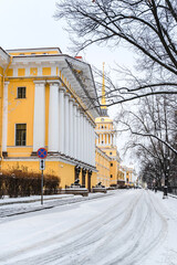 Fototapeta na wymiar Streets of winter Petersburg, city panoramas and beautiful historical buildings with snow
