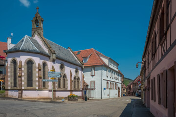 Kirche an der elsässischen Weinstrasse in St Hippolyte