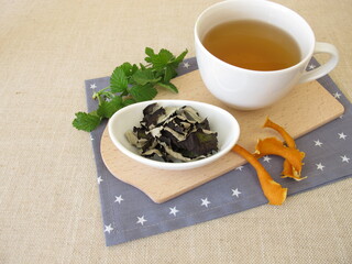 Black tea from fermented blackberry leaves and dried orange peel