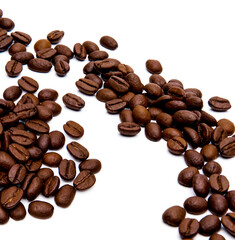 Kaffeebohnen auf weissem Hintergrund