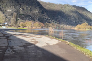 zurückgehendes Hochwasser der Mosel bei Kobern-Gondorf