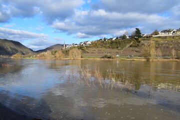 zurückgehendes Hochwasser der Mosel bei Kobern-Gondorf