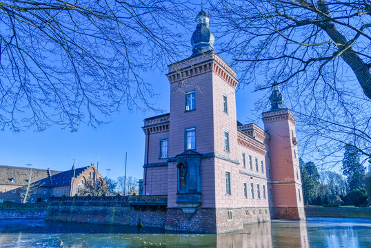 Park und historische Wasserburg in Erftstadt