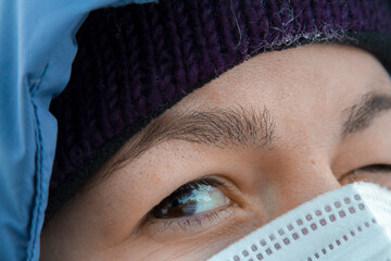 Eye closeup of a woman wearing a facemask
