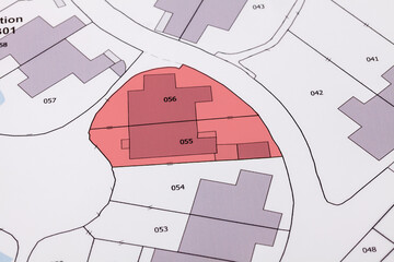 Urbanisme - Aménagement du territoire - Cartes de plan  cadastral avec deux parcelles surlignées...