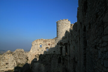 Obraz premium Ruins of medieval Ogrodzieniec Castle, Polish Jura, Poland