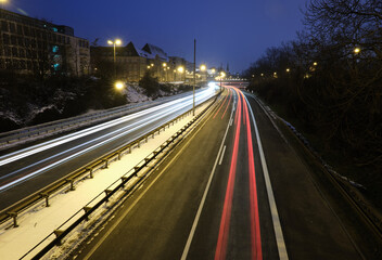 Fototapeta na wymiar Autobahn Saarbrücken streifen Licht Nachtaufnahme