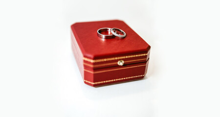 Engagement Wedding Rings in white gold and diamonds on a red box