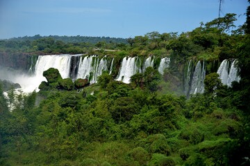 Argentina, Iguazu Falls stretch for 2.7 km and include hundreds of other waterfalls.
All around the falls is the Iguazú National Park, a subtropical rainforest full of wildlife