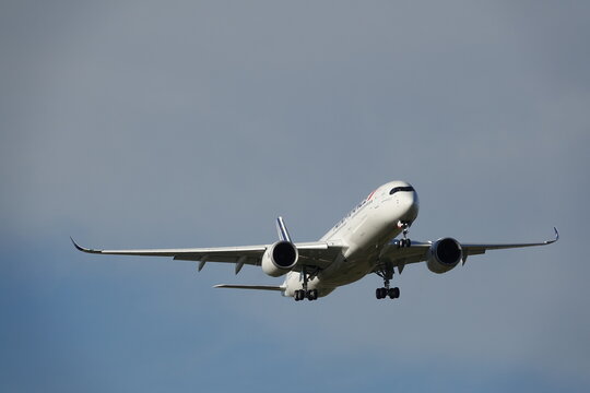 air france A350 approche ciel gris