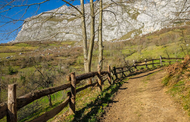 Paisaje de Teverga (Teberga), en Asturias. En parque natural de Las Ubiñas-La Mesa. Reserva de la Biosfera. 