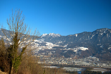 Wunderschöne Berglandschaft zur Winterzeit in Wartau im Sankt Galler Rheintal in der Schweiz...