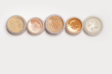 Loose highlighters and cosmetic powders