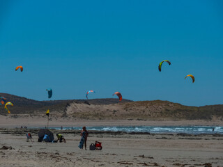 Kitesurf en la costa de las playas doradas, Sierra Grande, Rio Negro