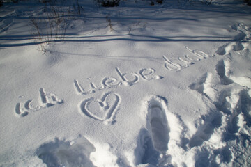 Ich liebe dich in den Schnee geschrieben