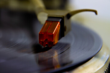 Close up of a turntable acoustic pickup with needle on a vinyl record, selective focus © Robert Knapp
