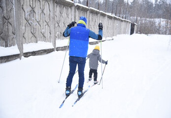 Fototapeta premium Family ski trip
