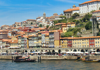Fototapeta na wymiar Oporto, vista del casco antiguo.