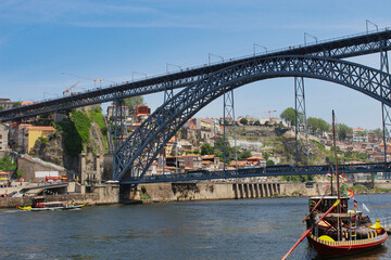Puente de hierro, desde el rio Duero. Porto.