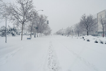 Obraz premium Snowy street landscape after a heavy snow