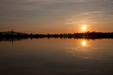 Naklejka premium sunset over lake