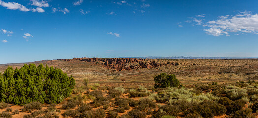 Naklejka premium Panorama shot of red sandstones monoliths in desert of Arches national park in Utah, america