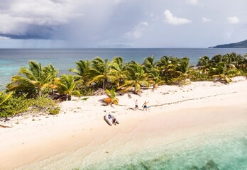Rajska plaża na Karaibach. 
Paradise beach in Caribbean - obrazy, fototapety, plakaty