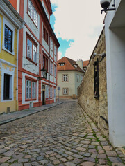 Obraz na płótnie Canvas calle solitaria del casco antiguo de Praga.