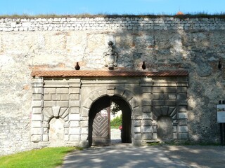 PIESKOWA SKAŁA , POLSKA -ZAMEK-BRAMA WEJŚCIOWA