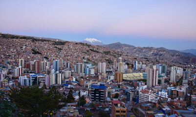 Obraz premium Sunset view with Illimani towering over the density of La Paz, Bolivia