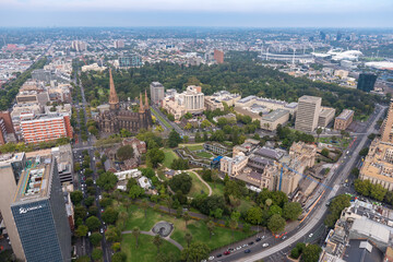 Fototapeta premium city skyline of buildings and parks