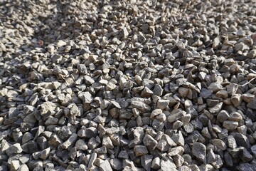 奥行きのある砂利のクローズアップ/Close up to a heap of pebbles at construction site