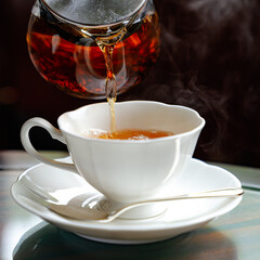 紅茶を注ぐ瞬間