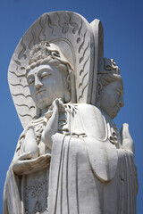 Fototapeta na wymiar The statue of Guanyin with blue sky